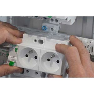 SCHNEIDER Resi9 XP Prise modulaire 16A 2P+T 230V - R9PCS616