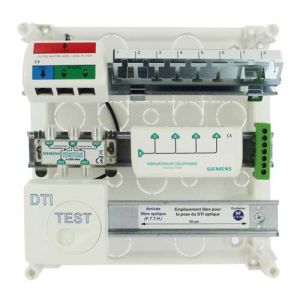 SIEMENS Tableau de communication pré-équipé 8 RJ45 Grade 1 - intérieur du tableau vu de face