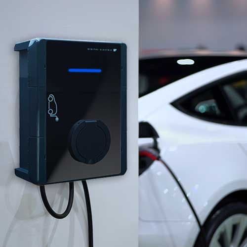 Borne de recharge pour véhicule électrique Digital Electric prise T2 16A 11kW coloris noir - photo ambiance garage résidentiel