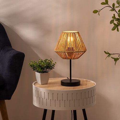 Lampe à poser Jily Atmosphera idéale sur une table à chevet