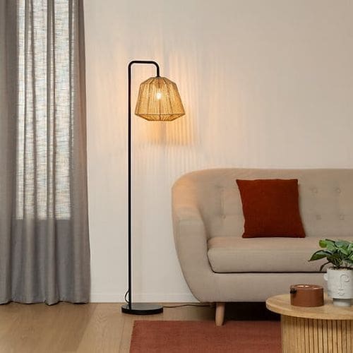 Lampe sur pied Jily Atmosphera en bois naturel dans salon