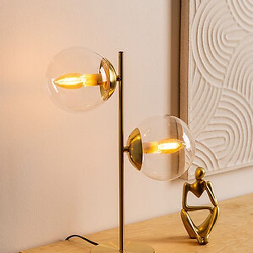 Lampe dorée Collectionneur Atmosphera idéale posée sur une commode ou un meuble