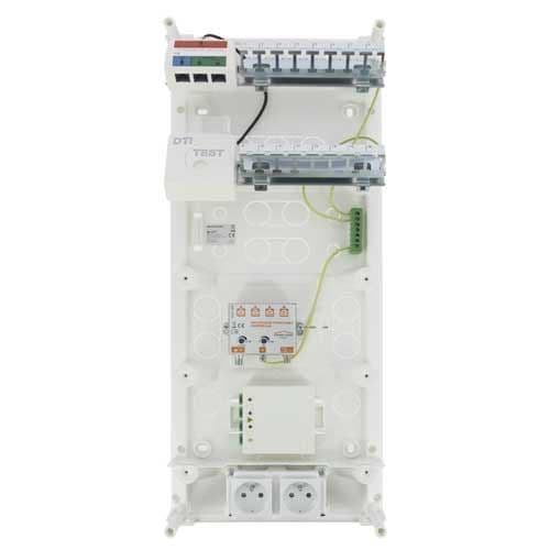 Intérieur du coffret de communication IKEPE Grade 3TV - 8RJ45 avec DTIO et emplacement box