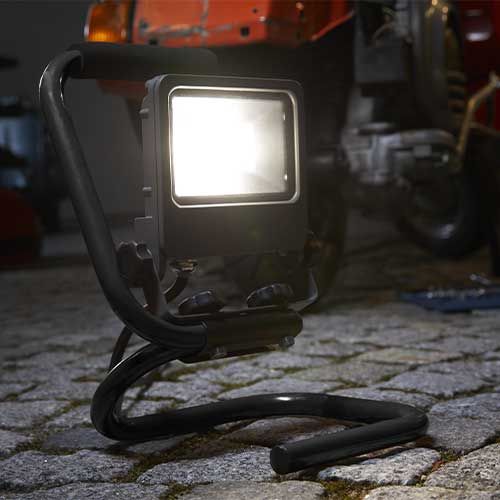 Projecteur de chantier LED LEDVANCE performant et durable